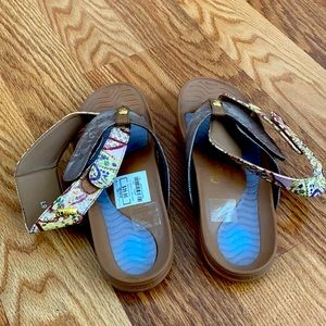 Cheeks bandals by Tony Little Design